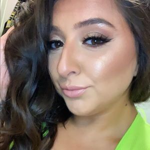 Meet your Posher, Antonia